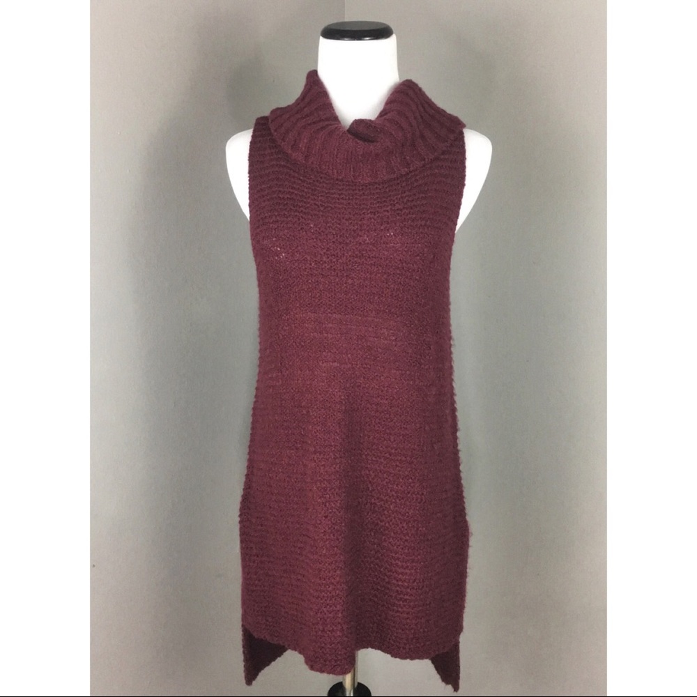 NWT Hi-low Sleeveless sweater top